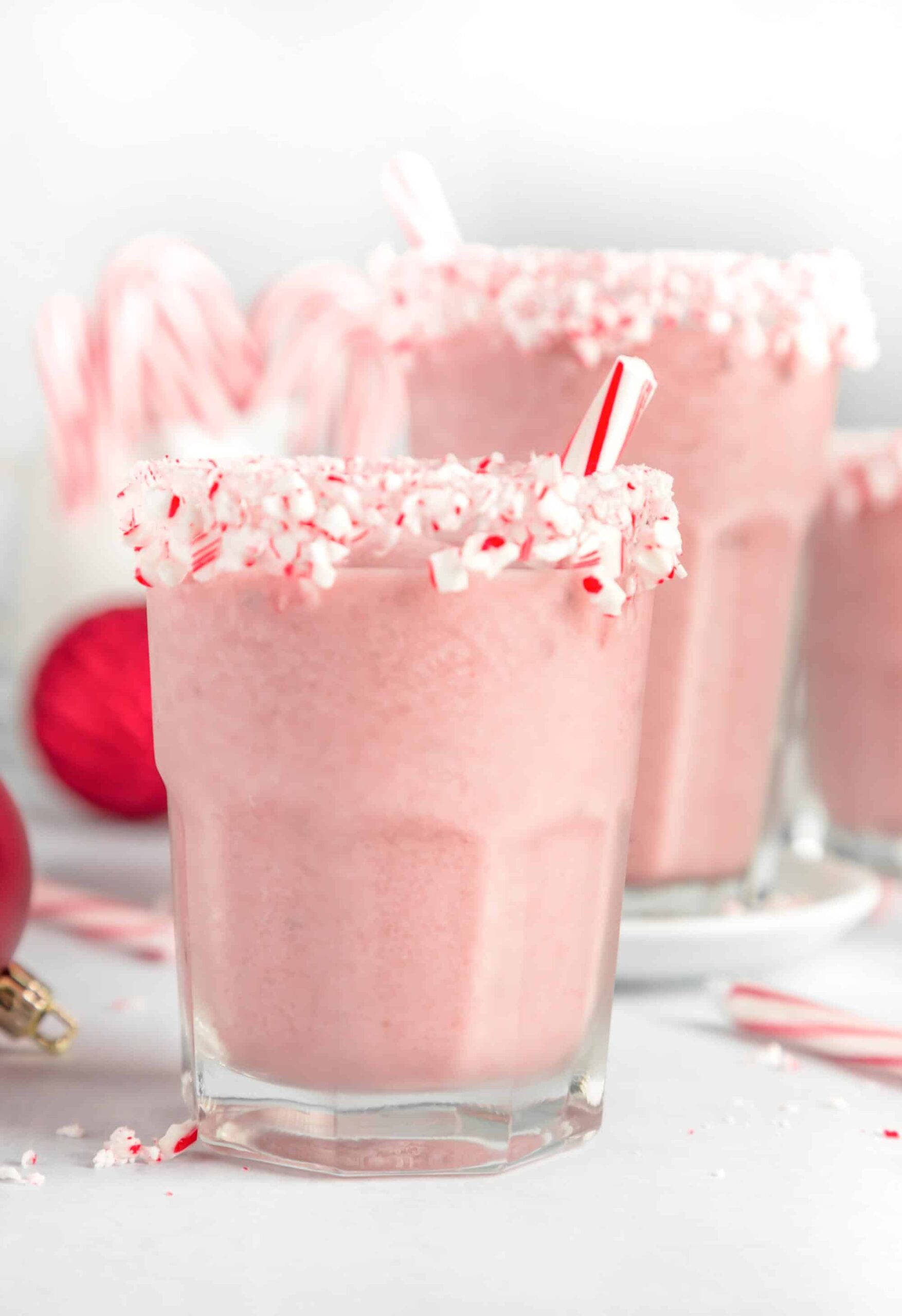 Healthy Pink Peppermint Candy Cane Smoothie Recipe for the Holidays