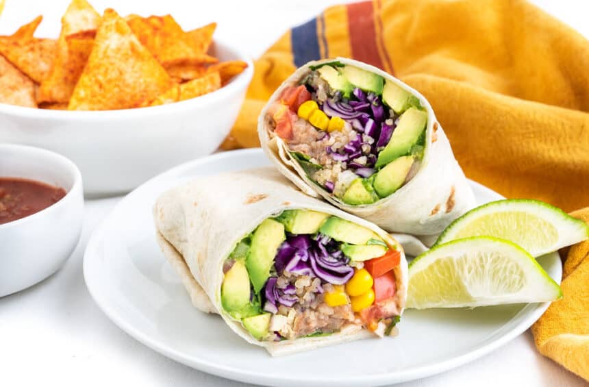 Super Easy Vegan Burrito | Worldofvegan.com | #burrito #lunch #quinoa #healthy #mexican #worldofvegan