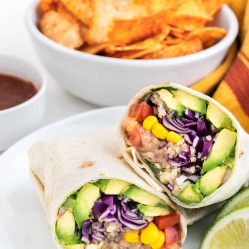 Super Easy Vegan Burrito | Worldofvegan.com | #burrito #lunch #quinoa #healthy #mexican #worldofvegan