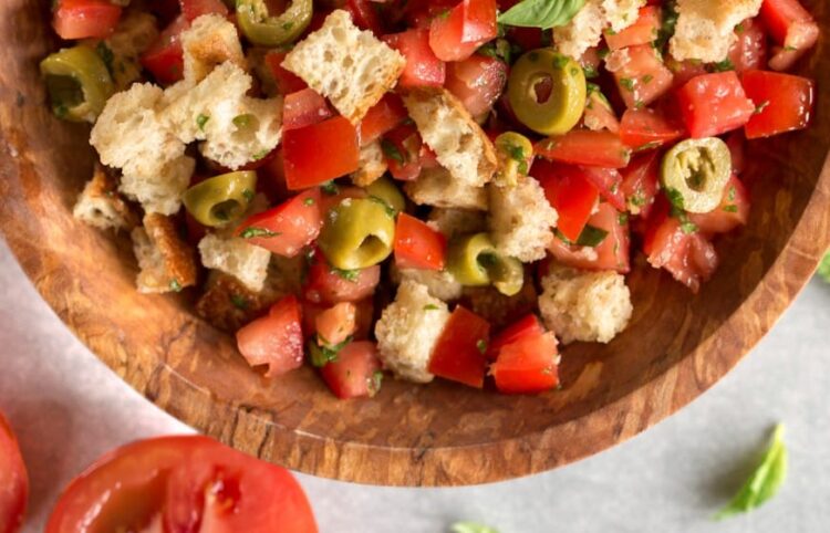 Simple Italian Bread Salad | World of Vegan | #bread #salad #italian #side #tomatoes #olives #worldofvegan