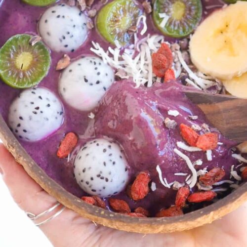 Vegan Acai Bowl with Dragonfruit and Gogi Berries