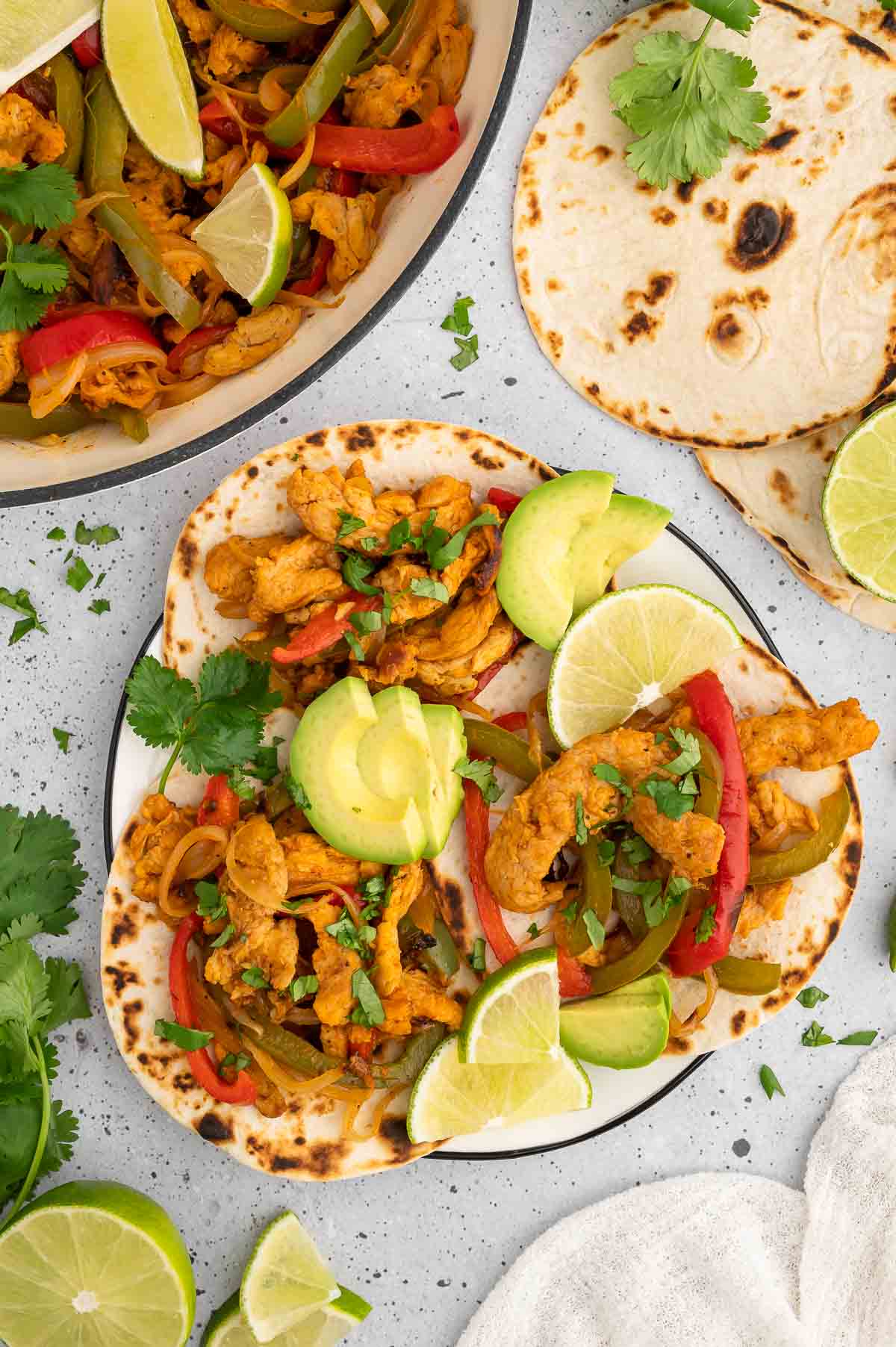 A plate of vegan fajitas.