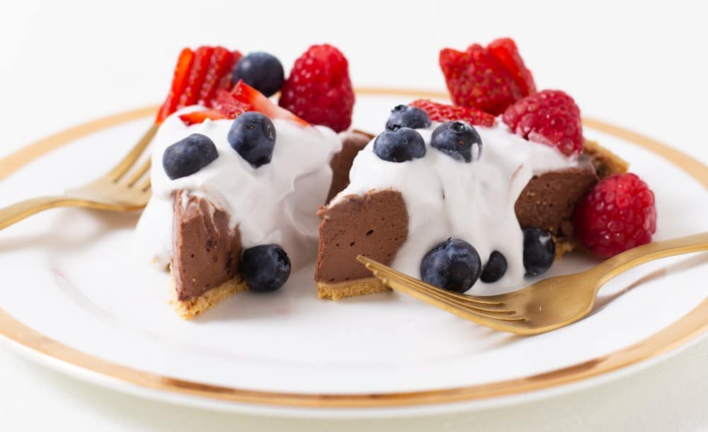 Vegan No Bake Chocolate Pie With Berries