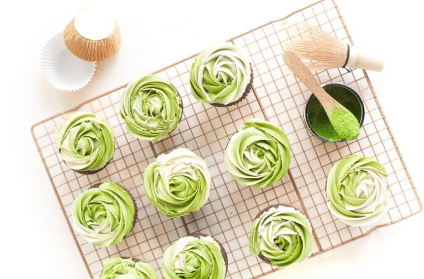 Vegan Chocolate Cupcakes With Matcha Buttercream Frosting | WorldofVegan | #vegan #matcha #dessert #cupcakes #vegetarian #dairyfree #green