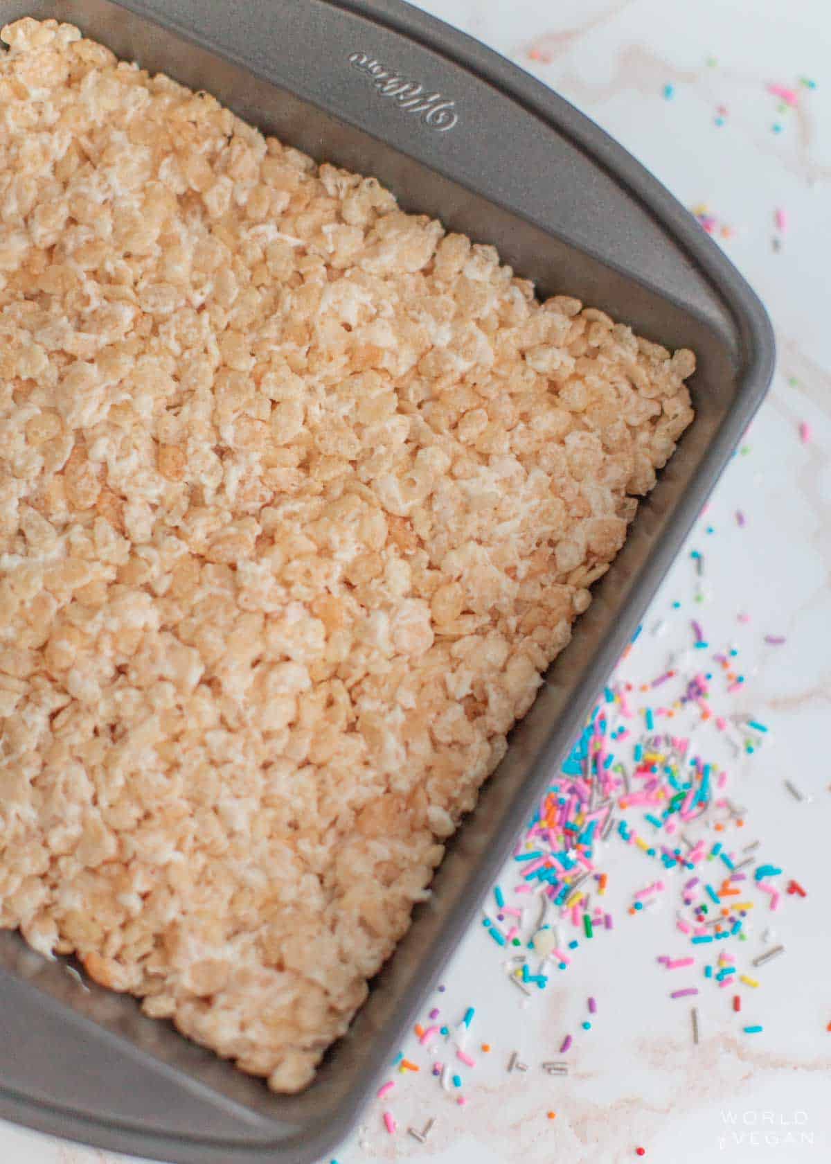 press rice krispies treats mixture into pan